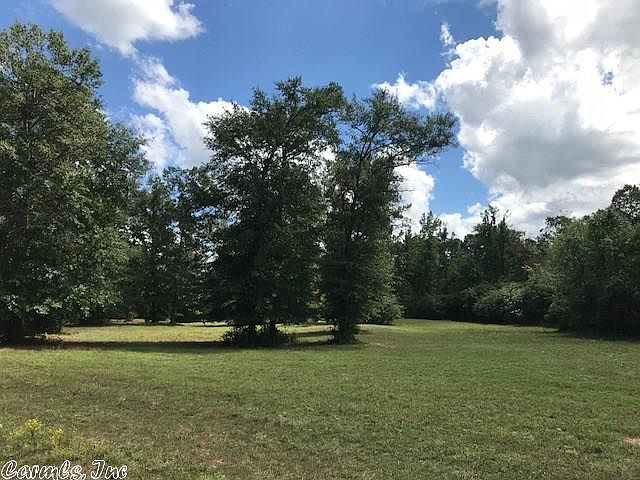2nd image of 1055 Hillsboro Cir