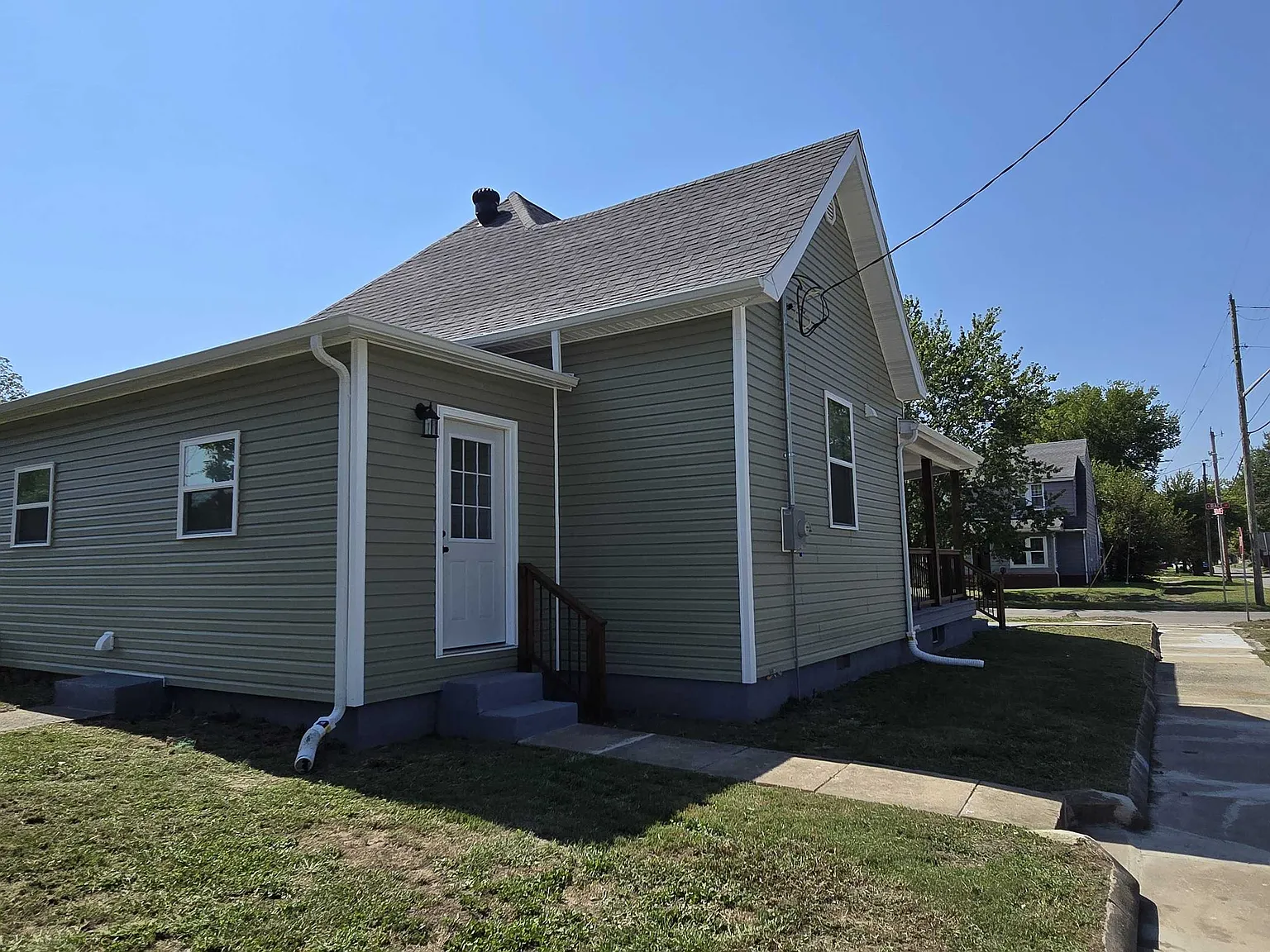 3 bed, 1421 sqft, $1,700 — Photo 3