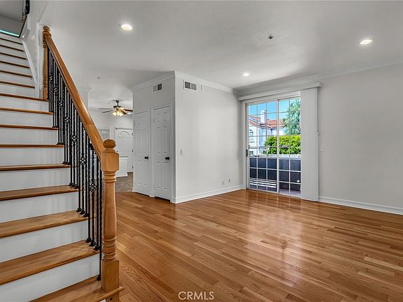3rd image of 18347 Saticoy St Unit 39