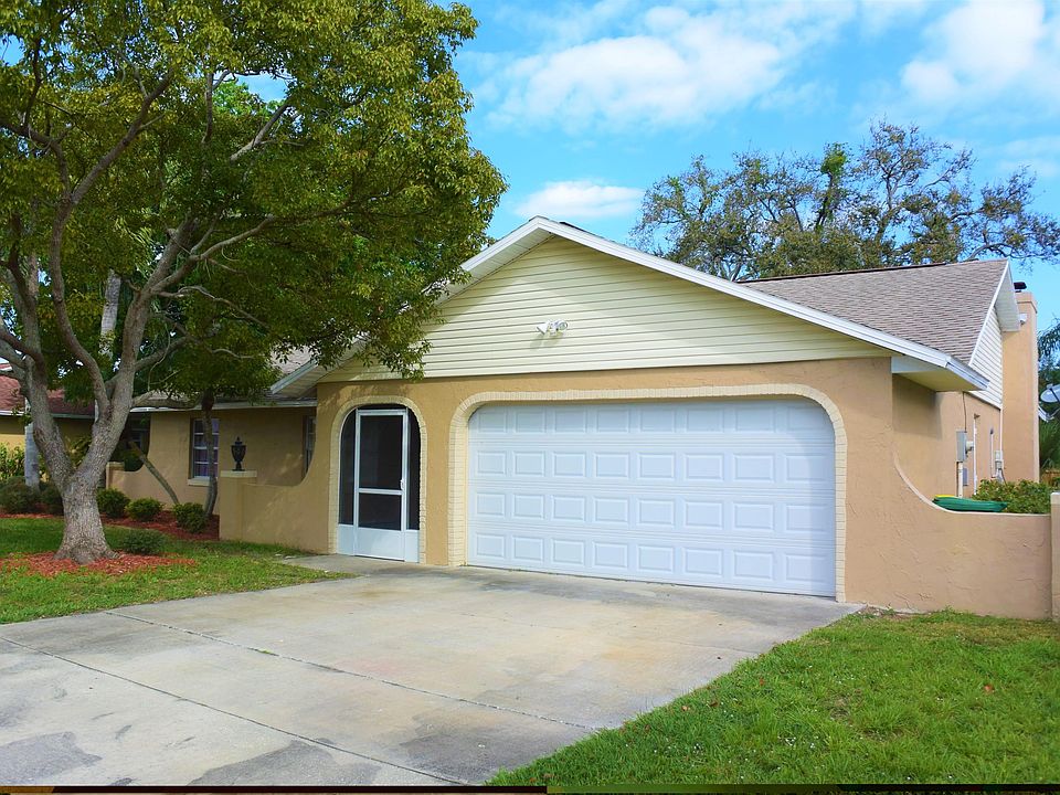 1st image of 720 Oak Park Cir