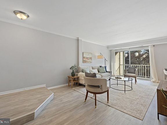 4th image of 20313 Beaconfield Ter APT 102