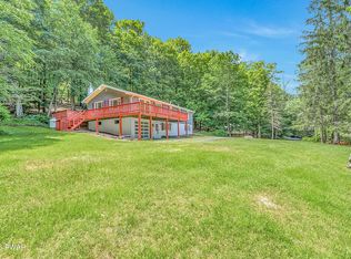 152 W Shore Dr, Hawley, PA 18428