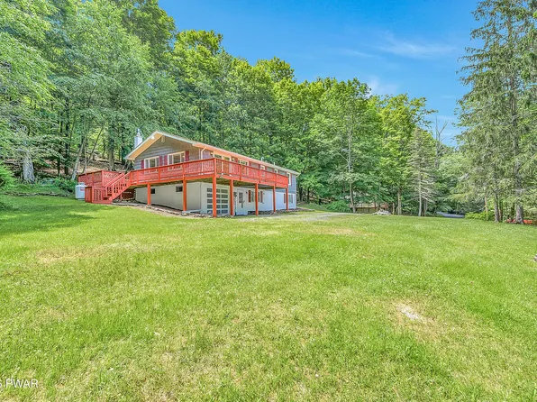 152 W Shore Dr, Hawley, PA 18428