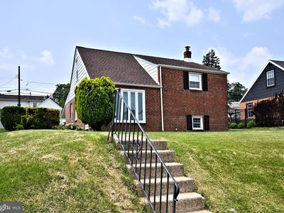 8570 Lykens Ln, Philadelphia, PA, 19128