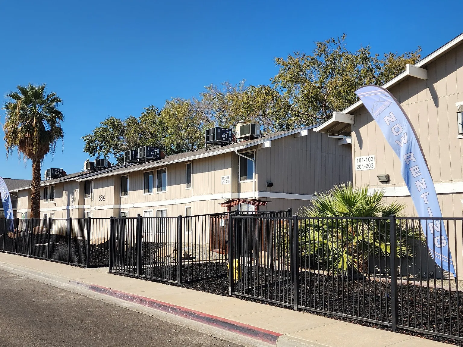 Elm Tree Estates Apartments — Photo 1