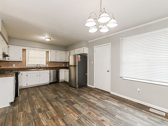 5th image of 7604 Hillview Ln
