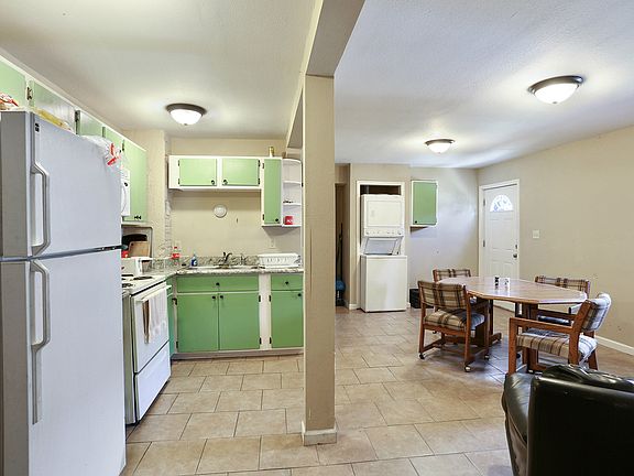 4th image of 2681 Gladiolus St