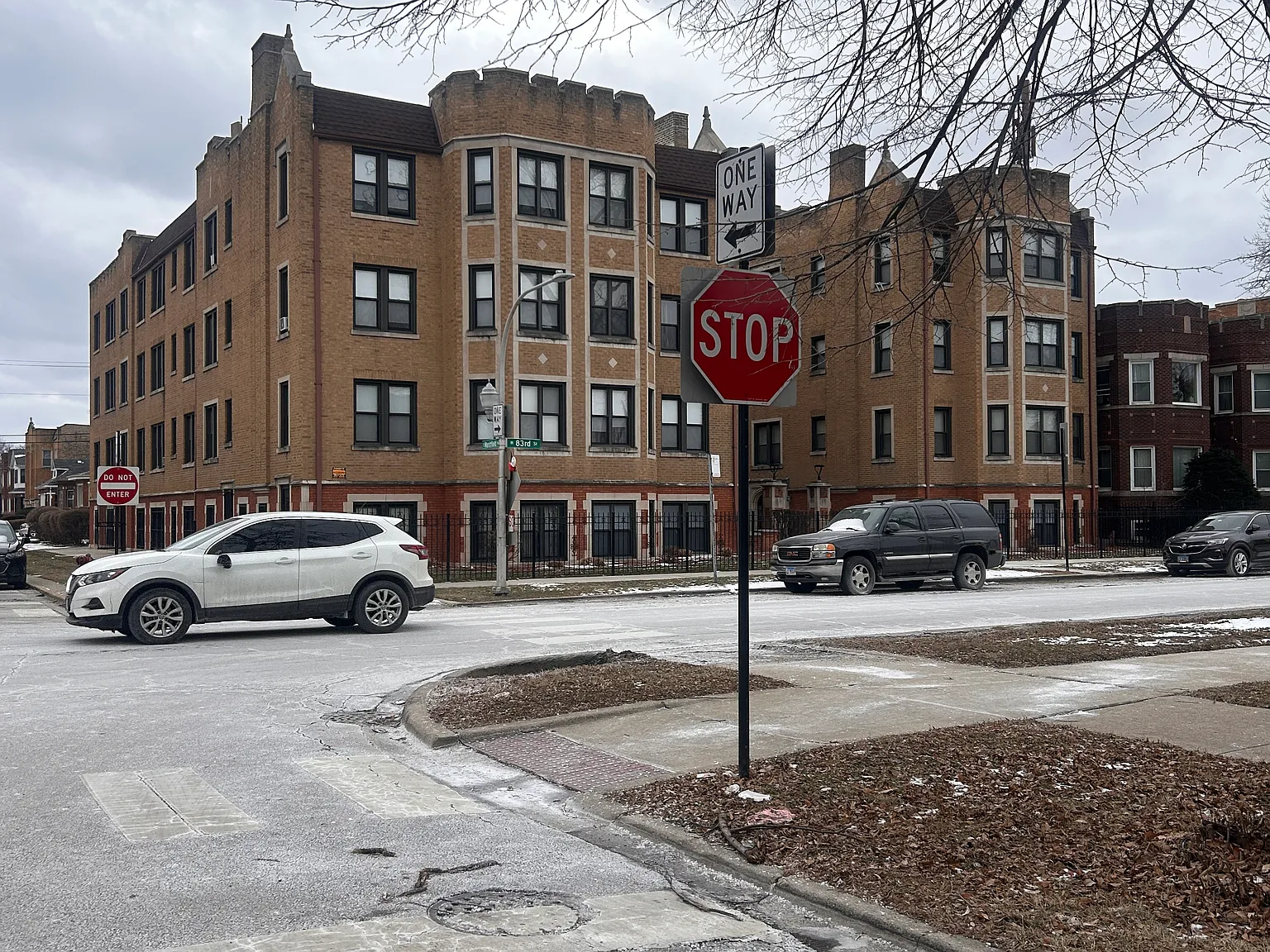 3 bed, 1100 sqft, $2,000 — Photo 3
