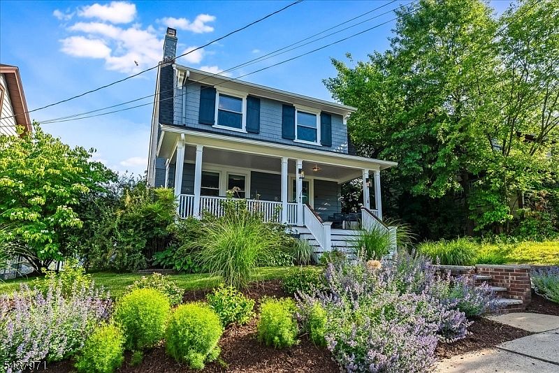 1st image of 40 Comley Pl