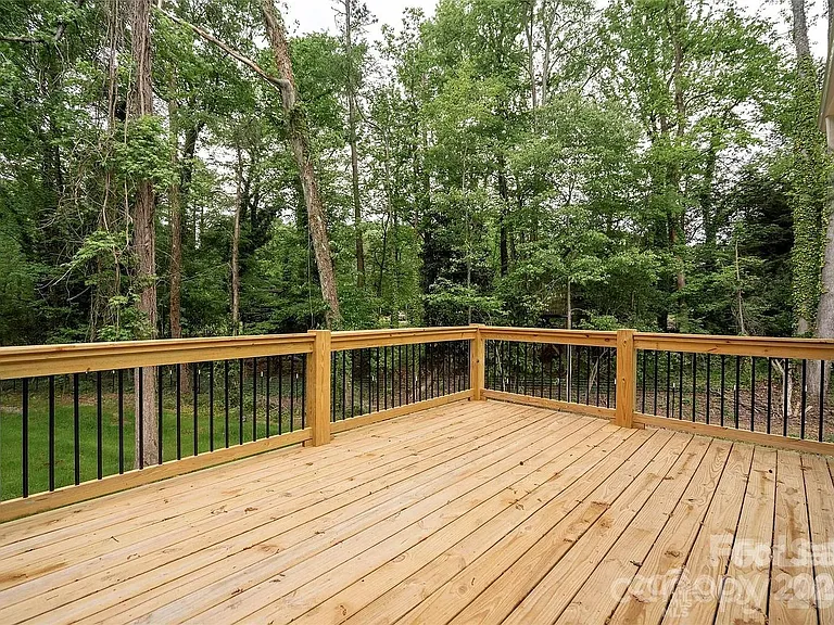 1721 Balfour Ln — Photo 14
