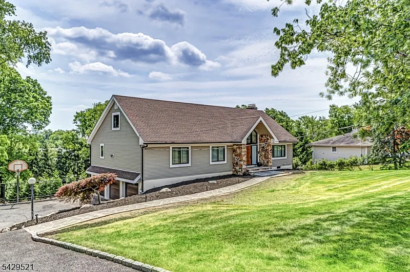 136 Carlough Rd