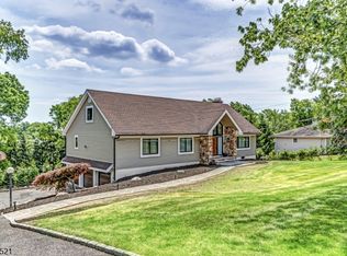 136 Carlough Rd, Upper Saddle River, NJ 07458
