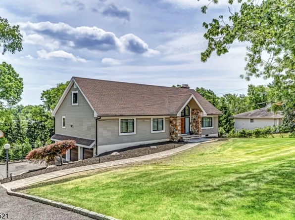 136 Carlough Rd, Upper Saddle River, NJ 07458