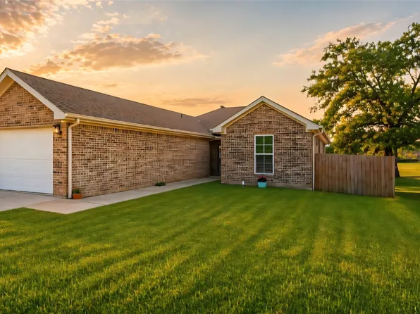 109 Baker St, Mount Vernon, TX 75457