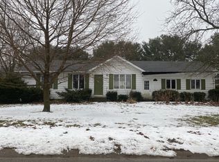 402 Twin Oaks Dr, Middlebury, IN 46540