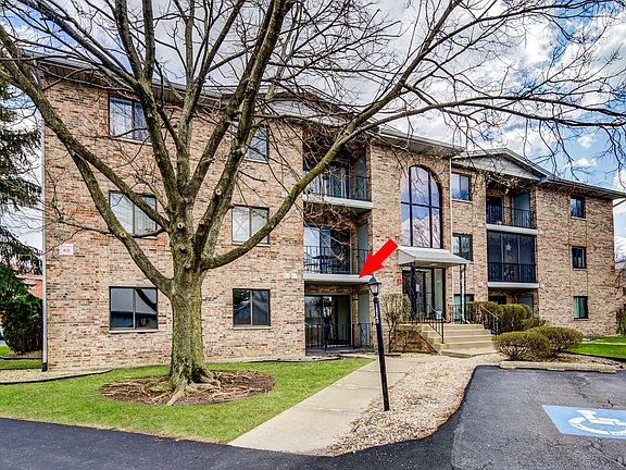 3rd image of 13240 W Circle Drive Pkwy APT 304