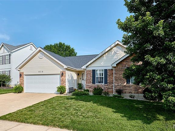 2nd image of 819 Spring Crest Dr