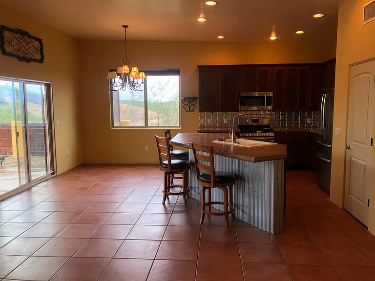1624 E Goldenrod Ln — Photo 8