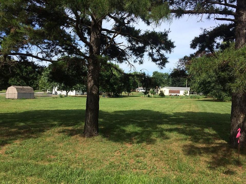 1st image of 703 Gregory Dr