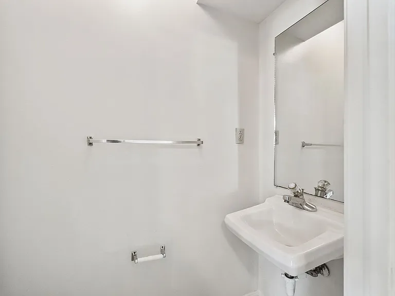 Northridge Drive-276 (x4) — Photo 12