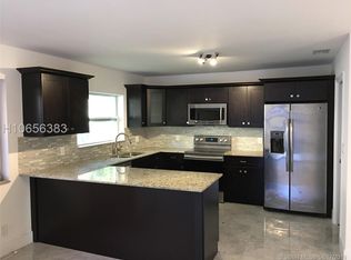 850 SW 95th Ter, Pembroke Pines, FL 33025