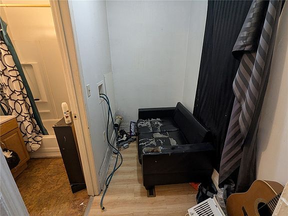 4th image of 23 7th St