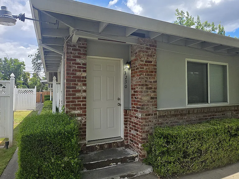 3250 Wright St — Photo 1