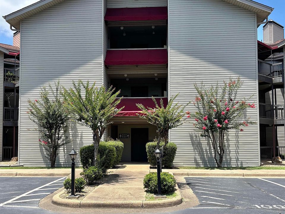 1st image of 101 Long Island Dr APT 904