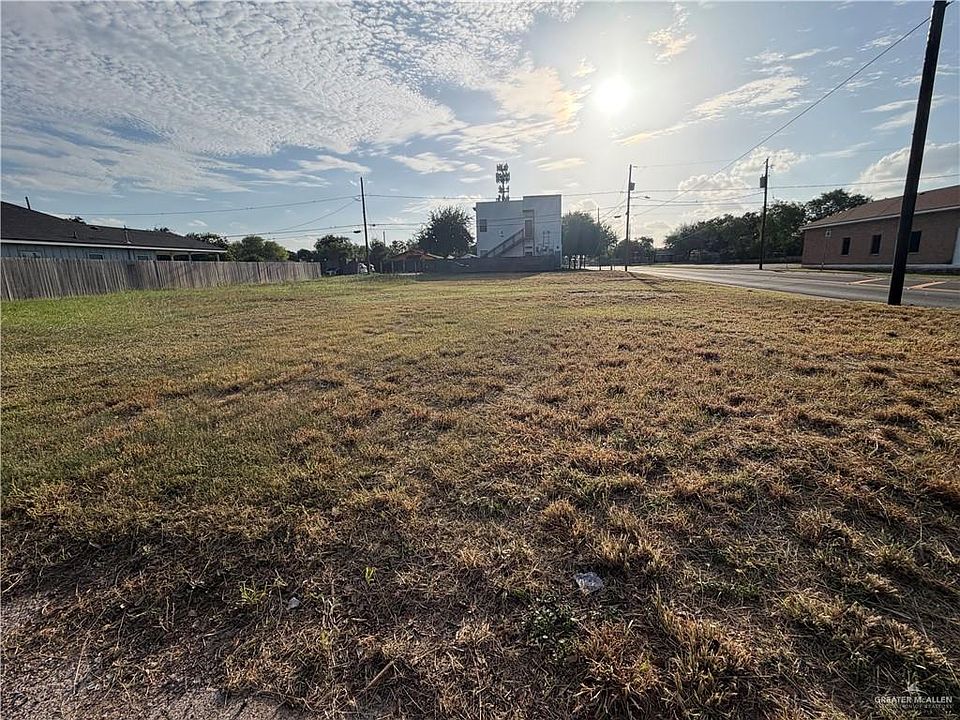 2nd image of 800 S 15th St