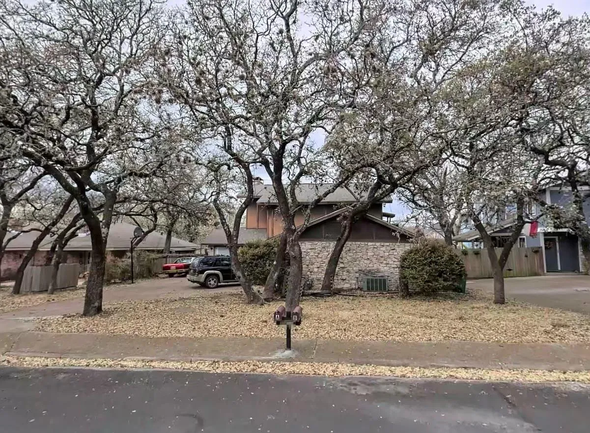 3 bed, 2.5 bath, 1900 sqft, $1,500 — Photo 1