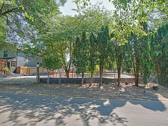3rd image of 922 NE 67th Ave