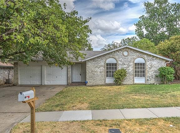 2nd image of 709 N Hunters Glen Cir