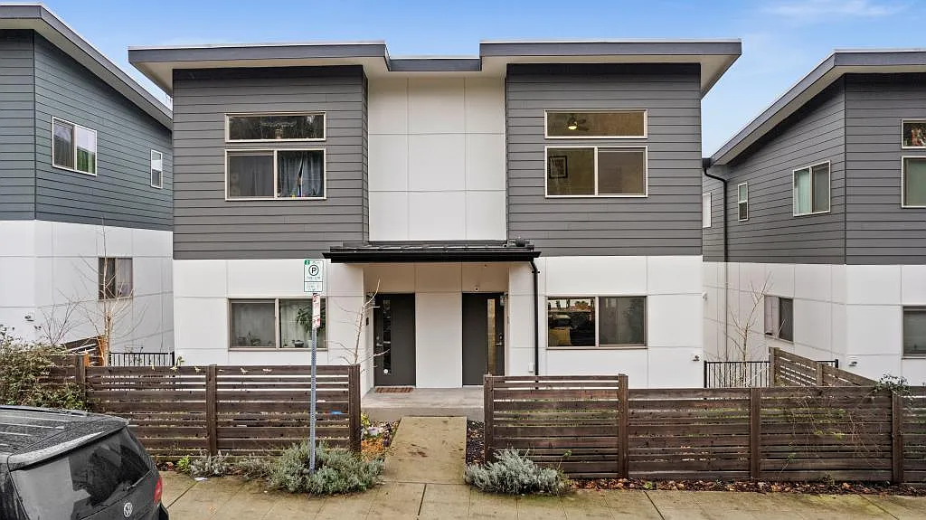 8712 42nd Ave. S. - 2 bedrooms — Photo 3