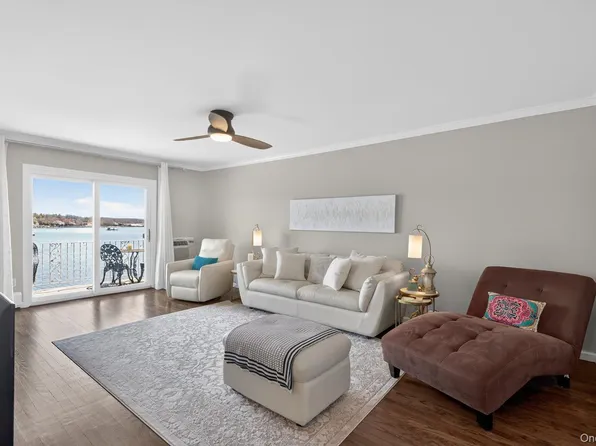 1 Toms Point Lane #17G, Port Washington, NY 11050