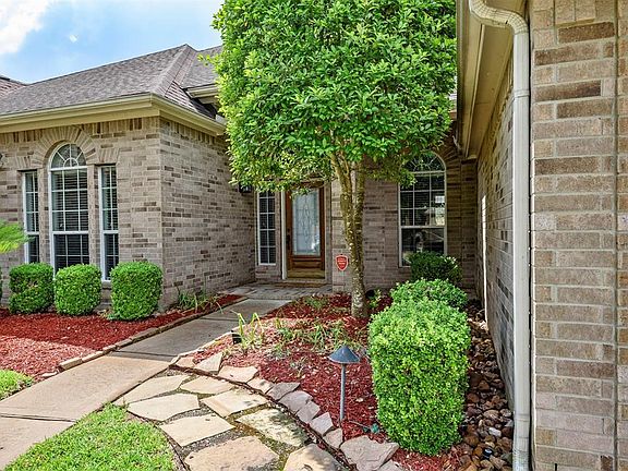 Flagstone walkway from driveway to front entry