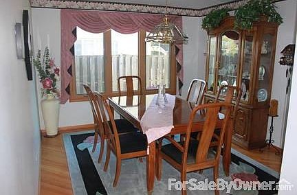 4th image of 556 Concord Ln