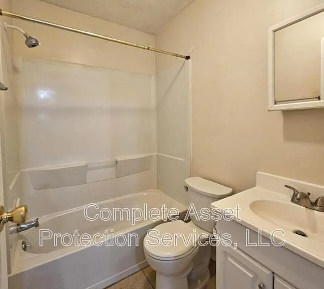 934 N Wood St — Photo 6