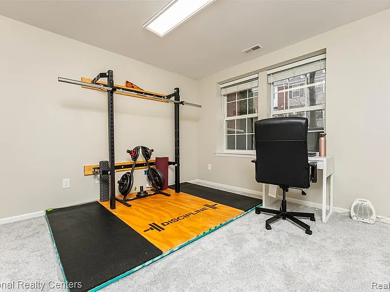 27863 Hopkins Dr — Photo 11