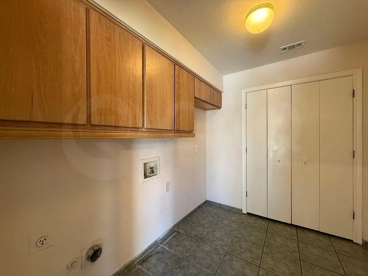 5 bed, 3.0 bath, 2675 sqft, $2,800 — Photo 3