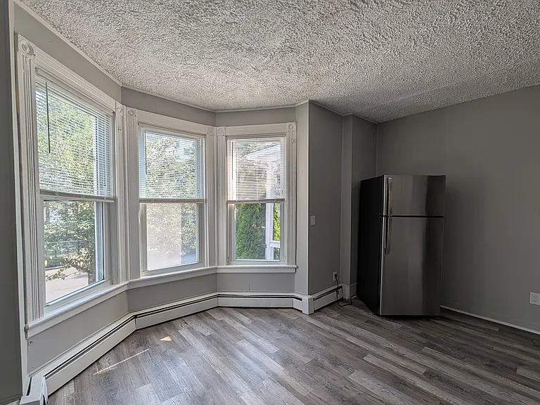 400 Atlantic St #1B — Photo 3
