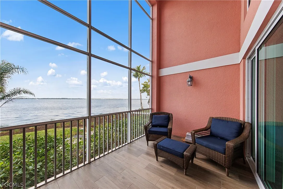 1 bed, 1.5 bath, 885 sqft, $2,300 — Photo 1