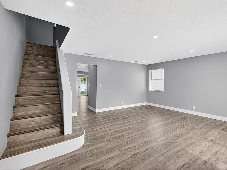 5424 SW 44th Ter — Photo 5