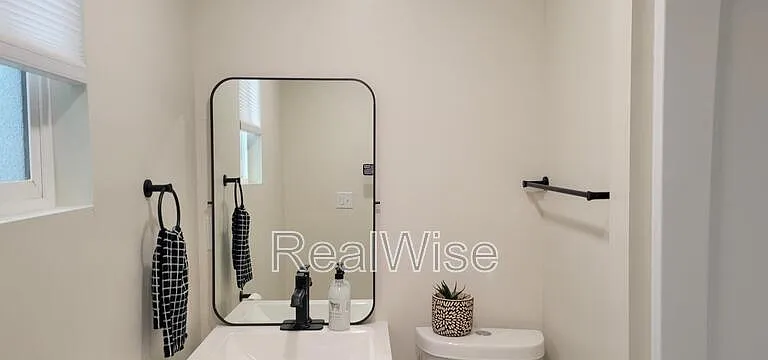 509 NW C St #5 — Photo 9