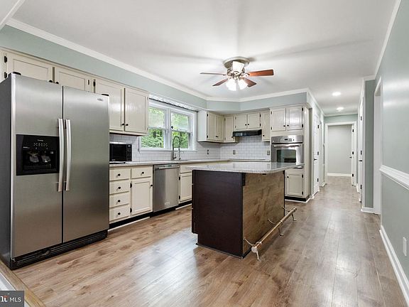 5th image of 306 Montpelier Dr