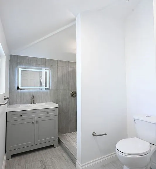 6437 Enfield Ave — Photo 5
