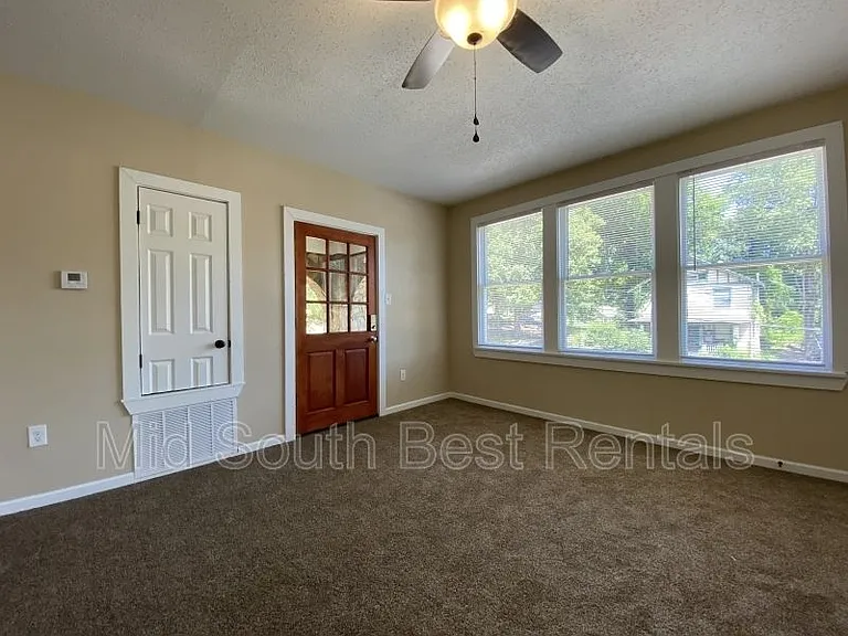 1607 W 22nd St — Photo 3
