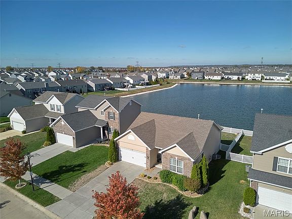 4th image of 205 Charlestowne Place Dr