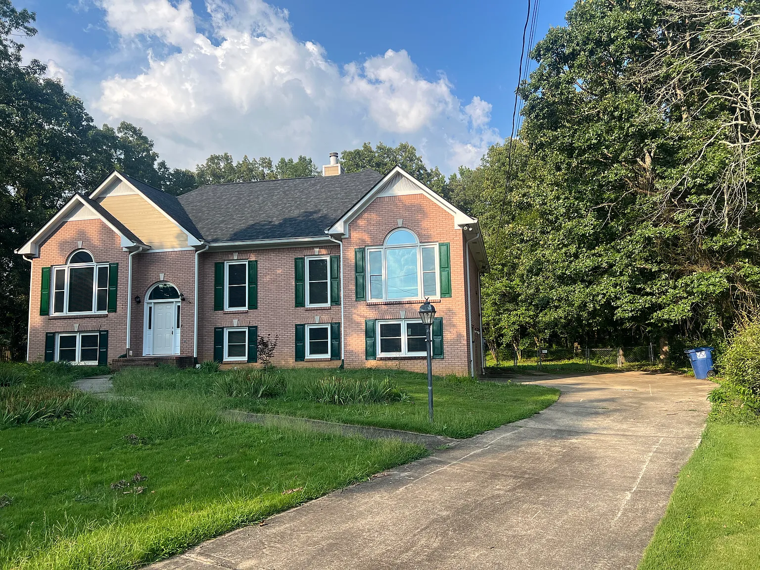 5 bed, 4020 sqft, $3,300 — Photo 2
