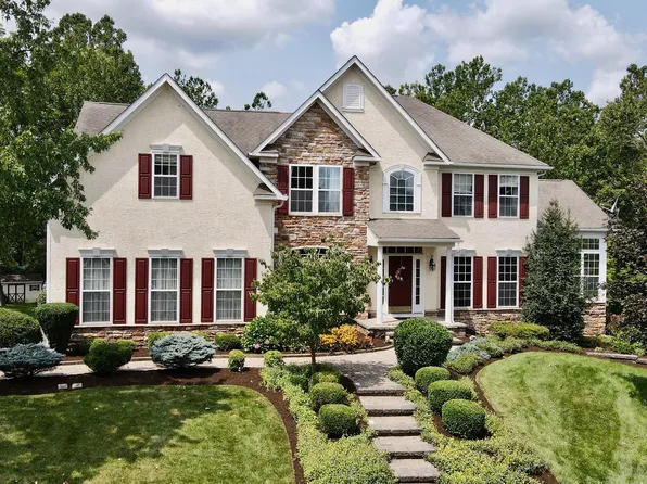 30 Winding Brook Dr, Sinking Spring, PA 19608
