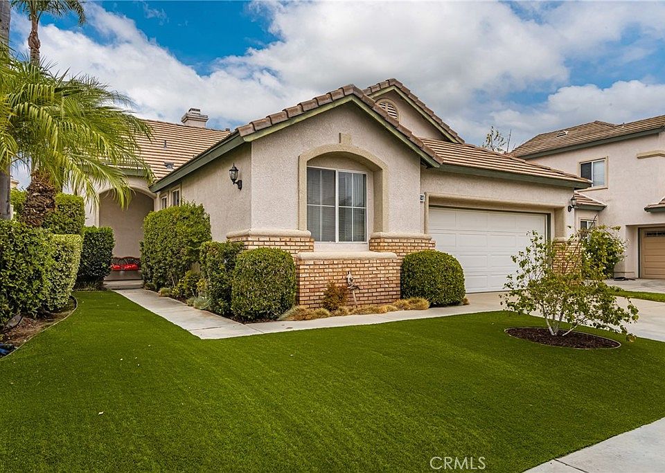 1st image of 3527 E Barrington Dr